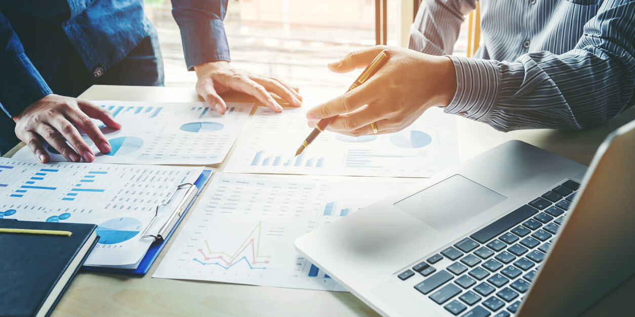 Business People meeting Planning Strategy Analysis Concept laptop meeting with technology